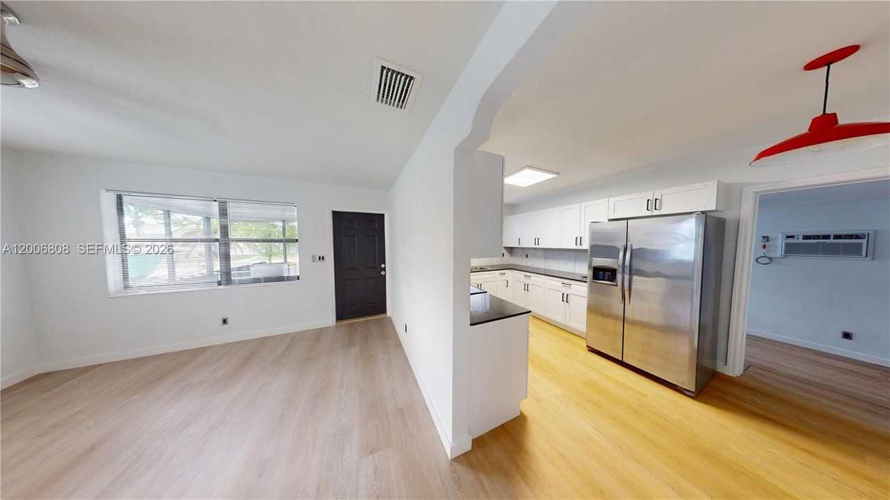 2211 Cleveland St - Photo 4 of 17