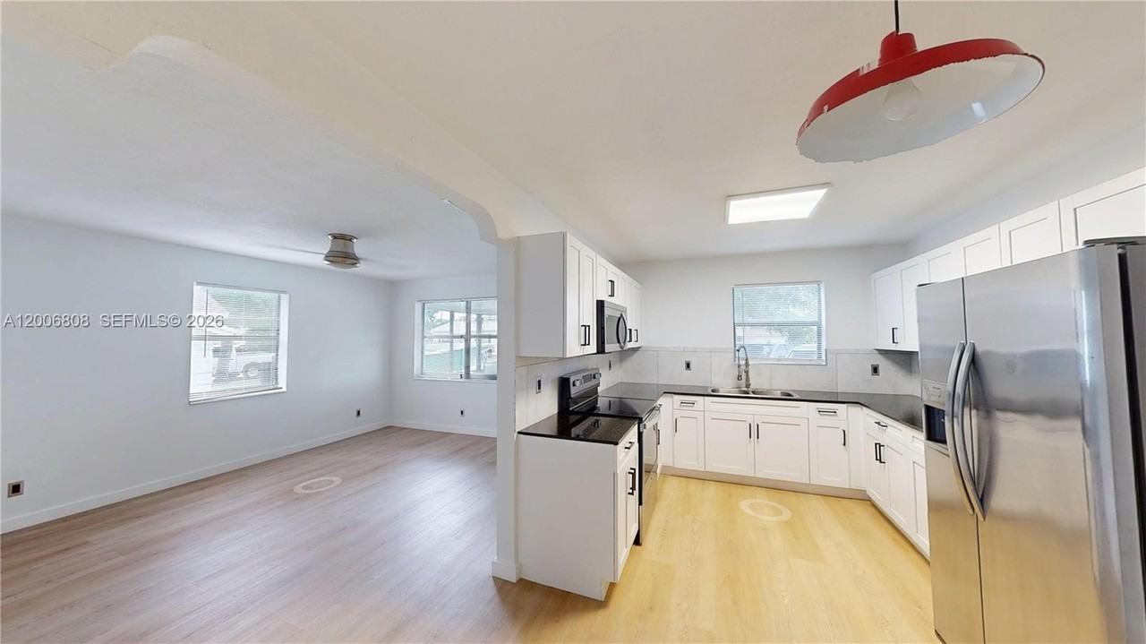 2211 Cleveland St - Photo 5 of 17