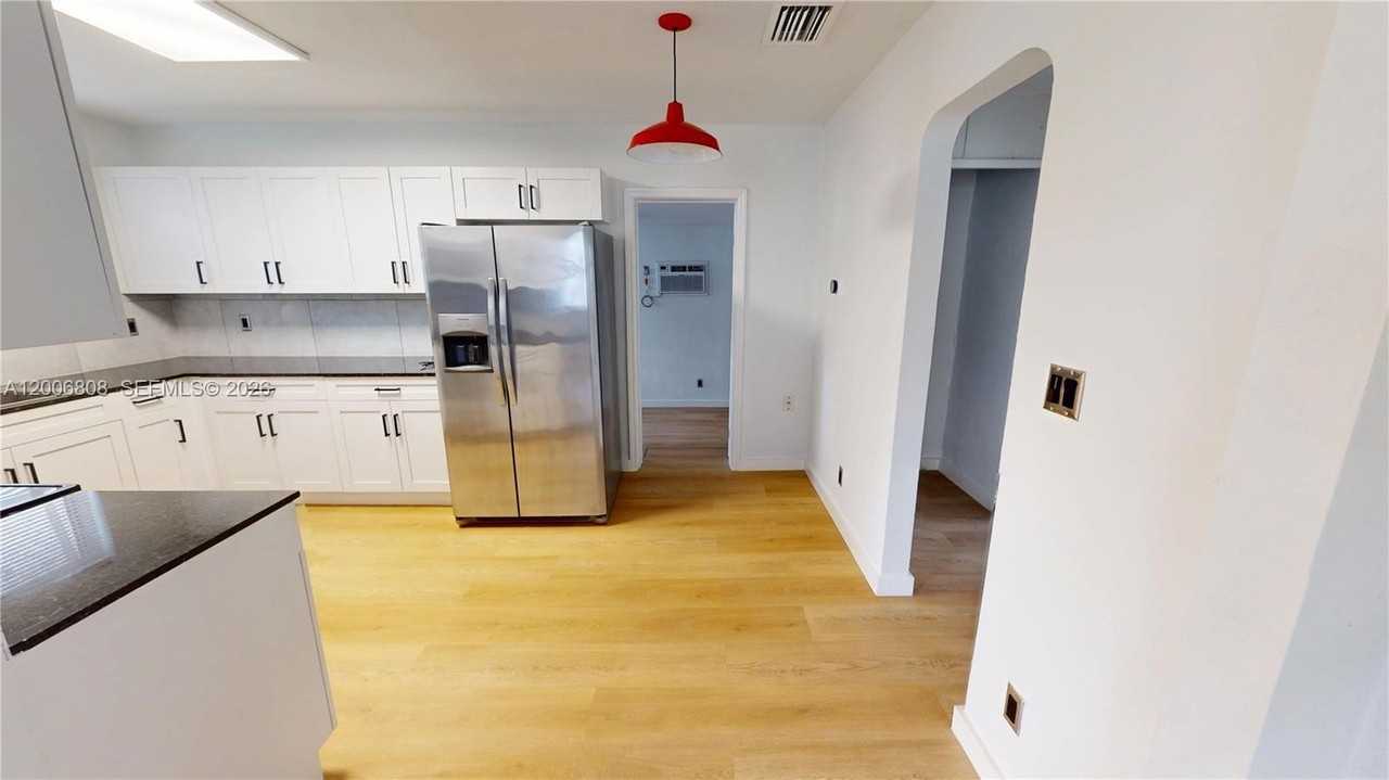 2211 Cleveland St - Photo 6 of 17