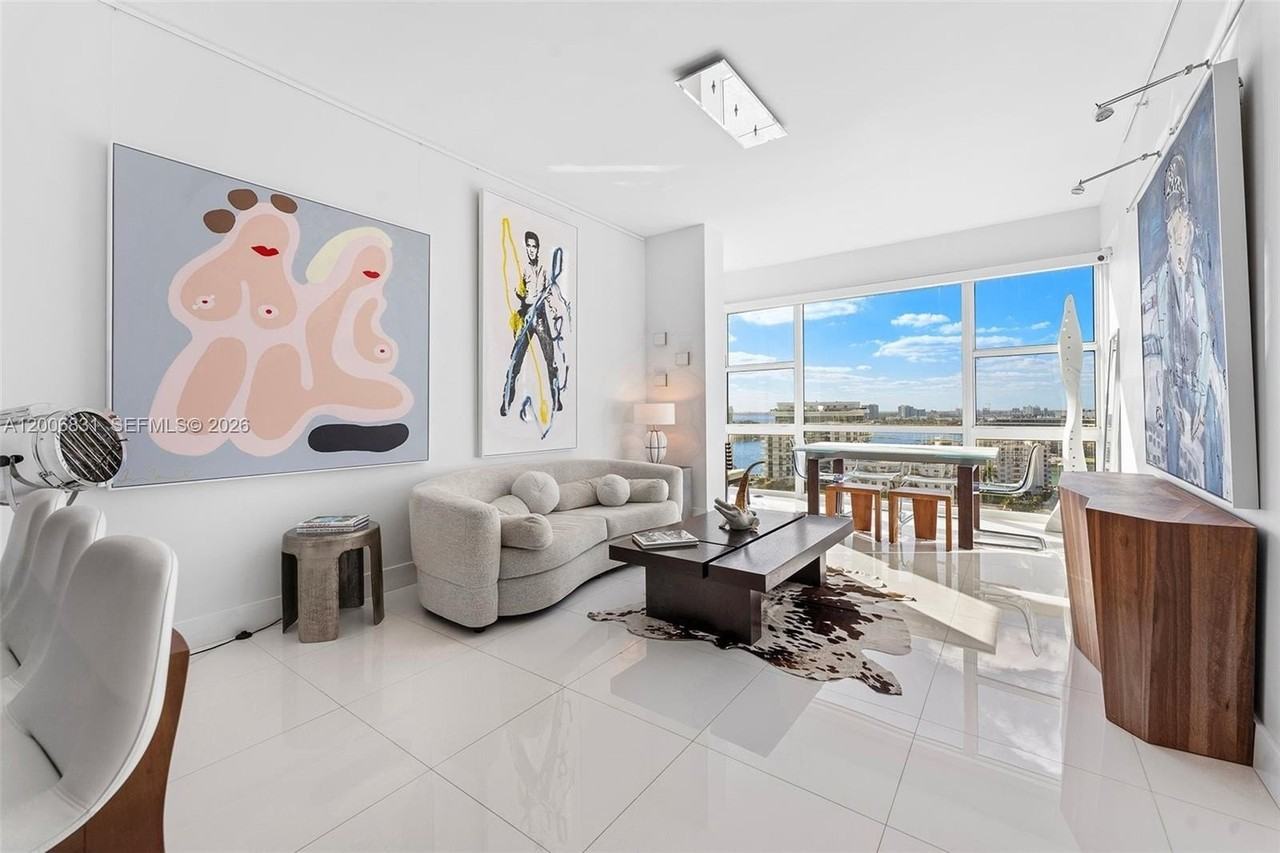 6801 Collins Ave - Photo 3 of 47