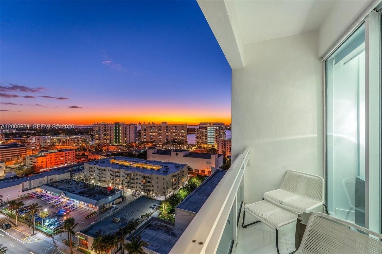 6801 Collins Ave - Photo 4 of 47