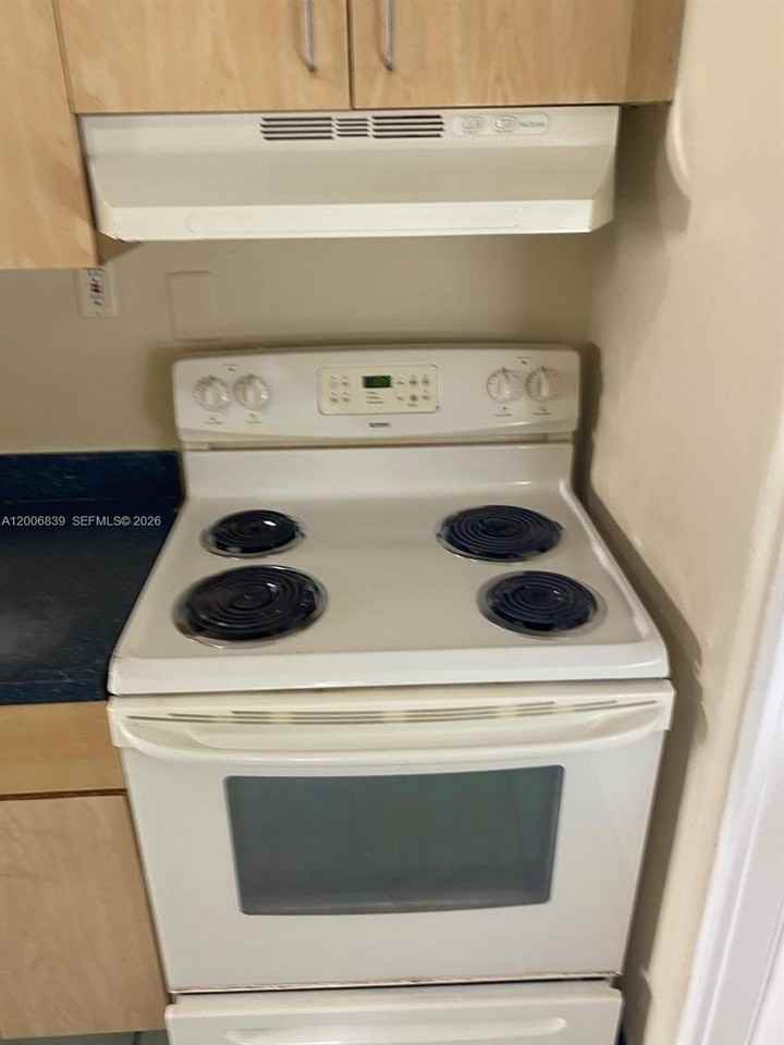 1319 Nw 60th St #2 - Photo 5 of 10