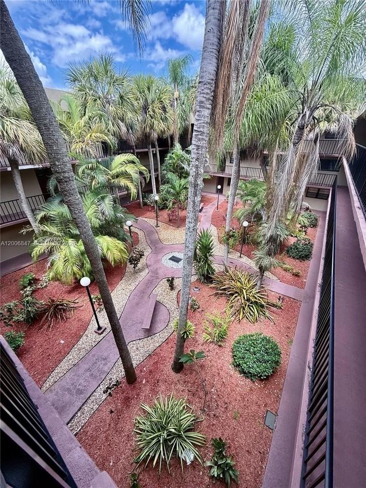 10835 Sw 112th Ave #306 - Photo 2 of 19