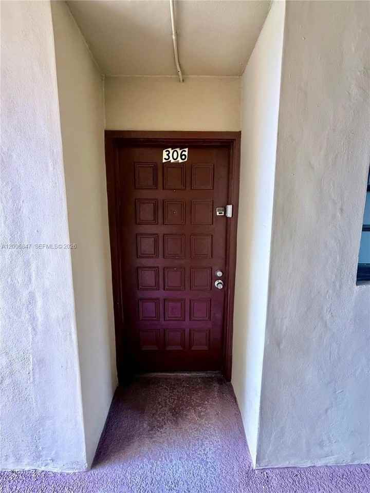 10835 Sw 112th Ave #306 - Photo 4 of 19