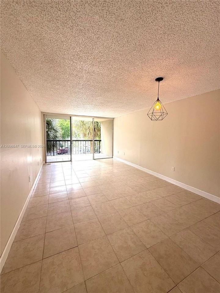 10835 Sw 112th Ave #306 - Photo 5 of 19