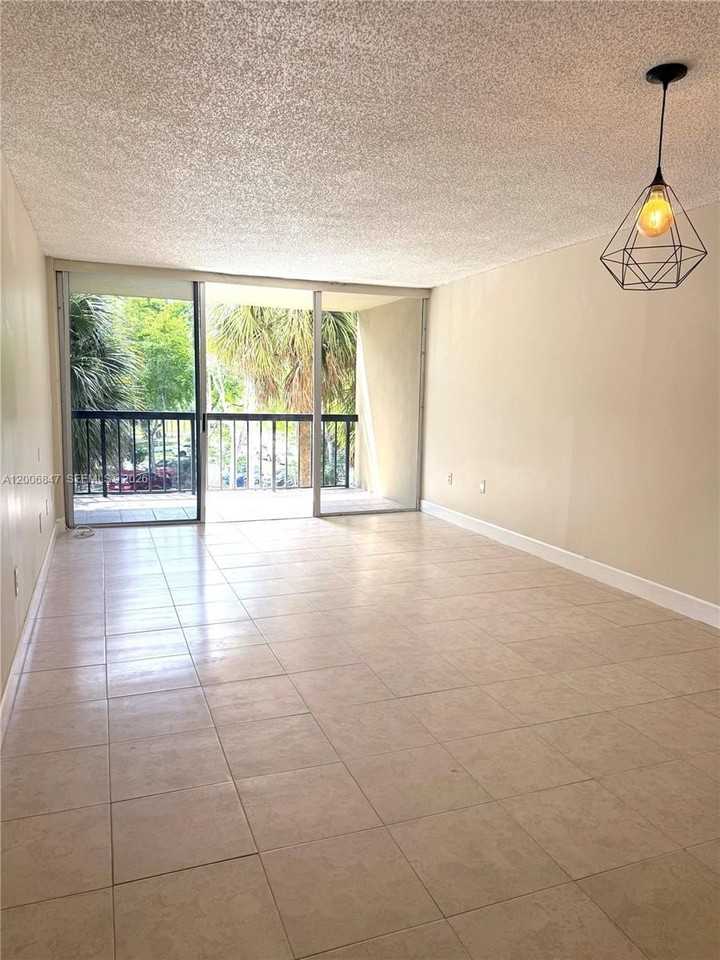 10835 Sw 112th Ave #306 - Photo 6 of 19