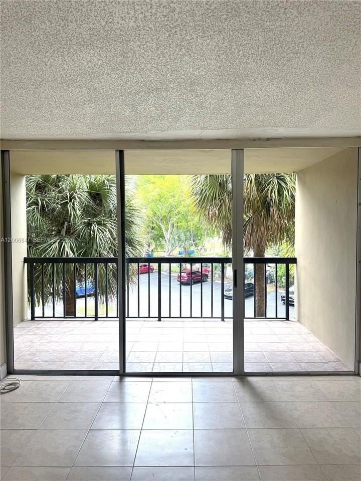 10835 Sw 112th Ave #306 - Photo 7 of 19