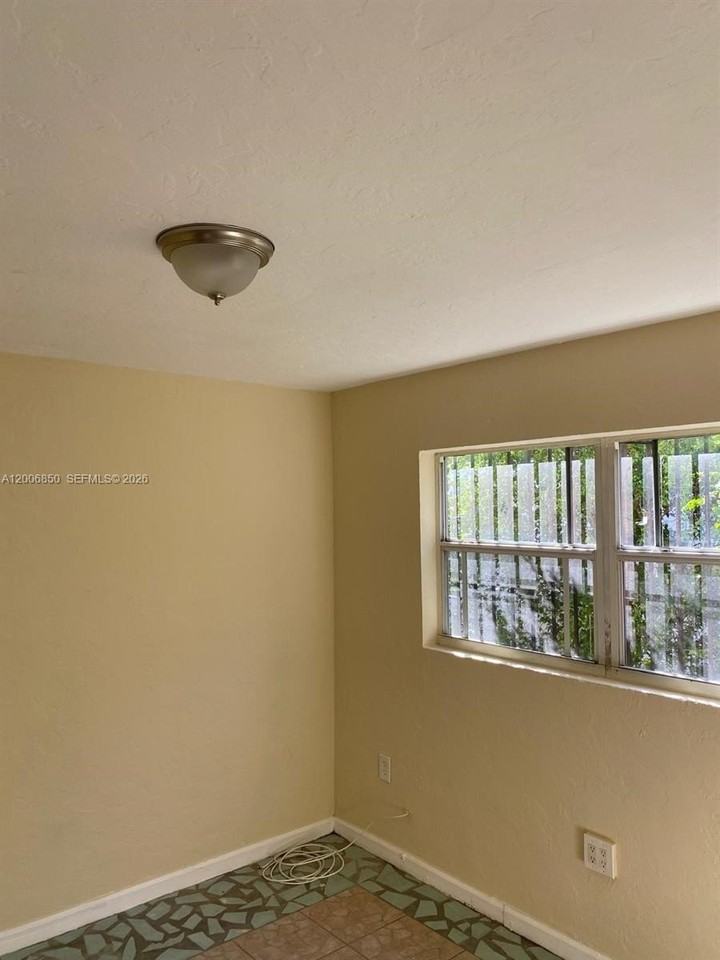 1319 Nw 60th St #5 - Photo 2 of 10