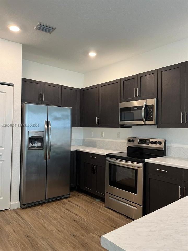 2634 Se 12th St #2634 - Photo 2 of 13