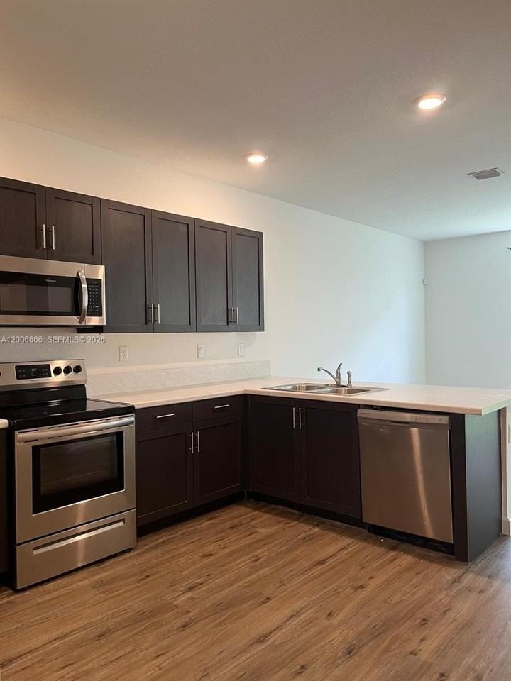 2634 Se 12th St #2634 - Photo 5 of 13