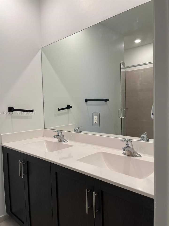 2634 Se 12th St #2634 - Photo 7 of 13