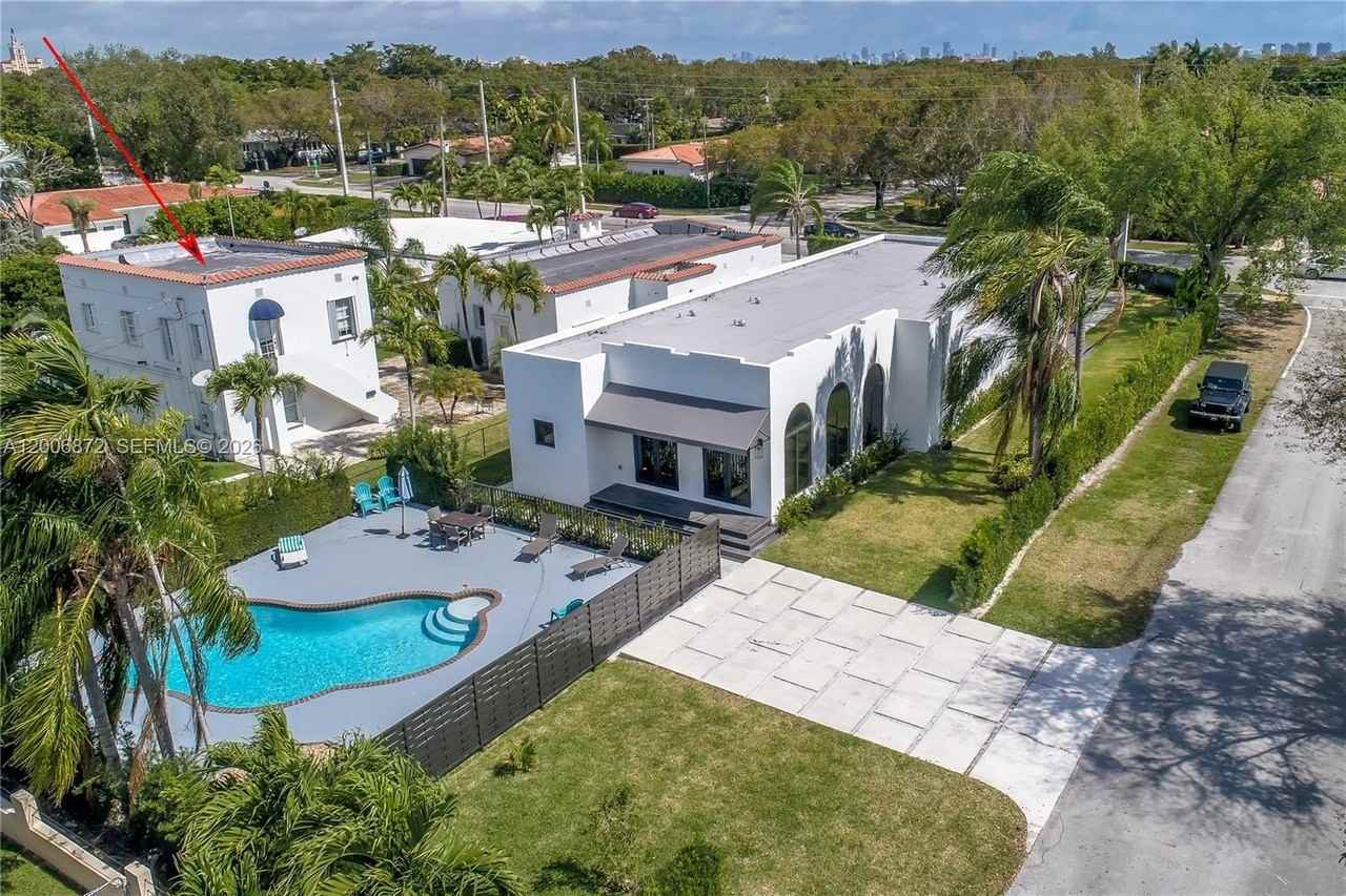5116 Sw 57th Ave #B - Photo 3 of 26