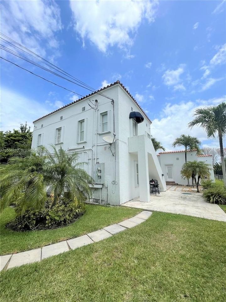 5116 Sw 57th Ave #B - Photo 4 of 26