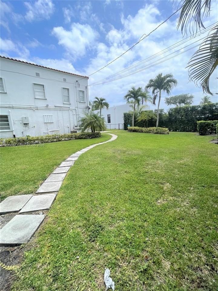 5116 Sw 57th Ave #B - Photo 5 of 26