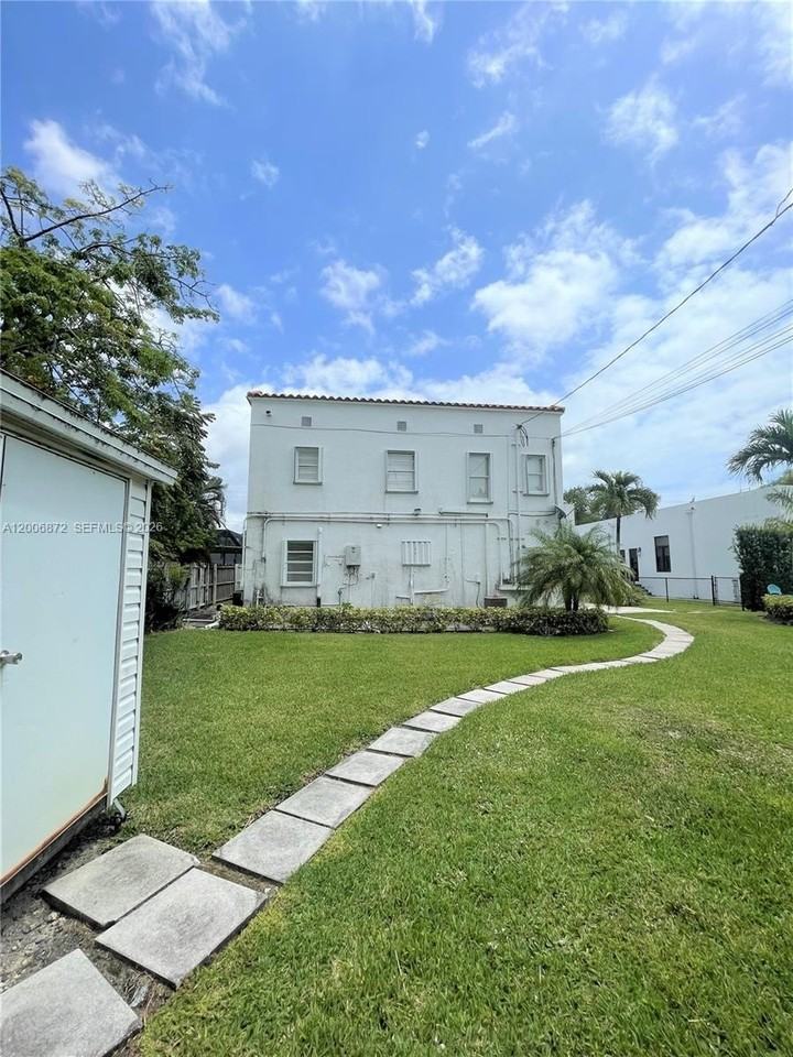 5116 Sw 57th Ave #B - Photo 6 of 26
