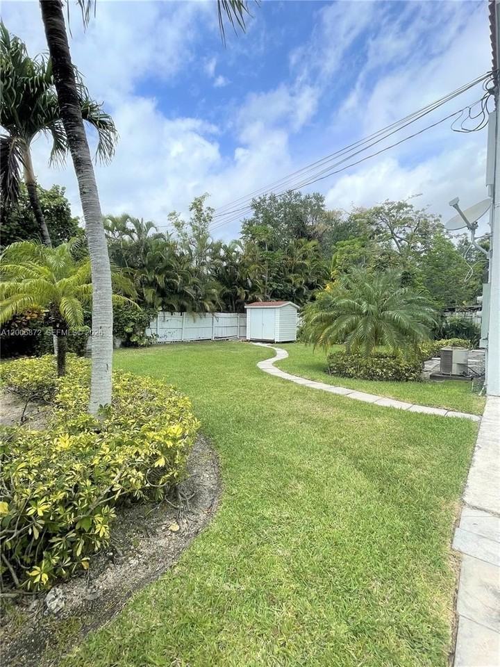 5116 Sw 57th Ave #B - Photo 7 of 26