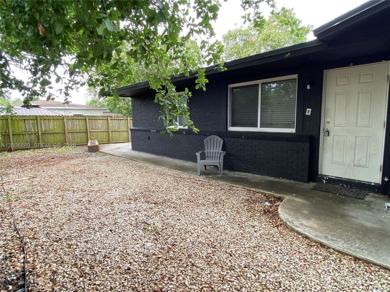 6132 Sw 39th St #R - Photo 4 of 21