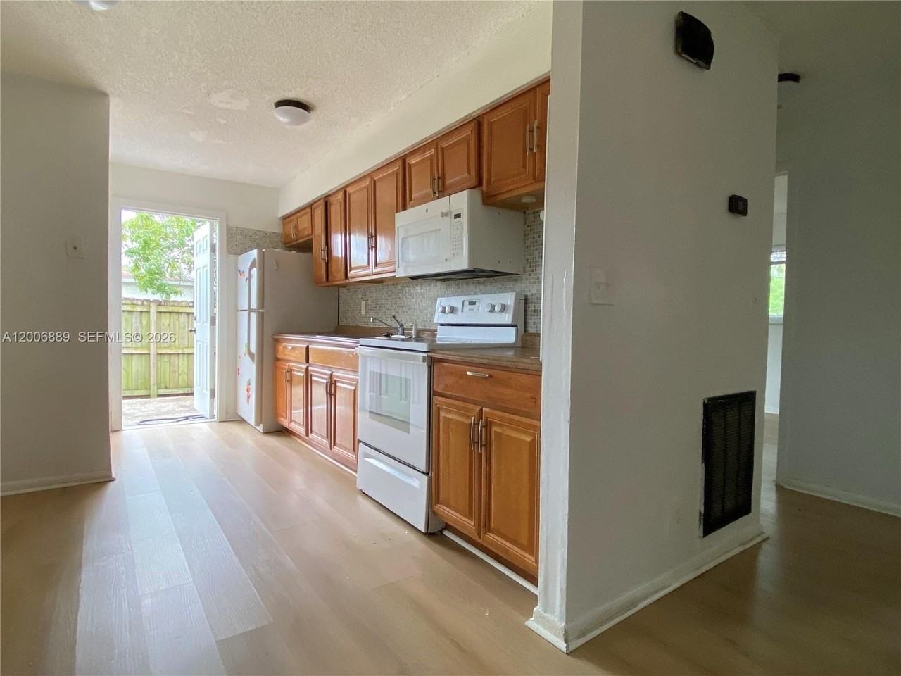 6132 Sw 39th St #R - Photo 7 of 21