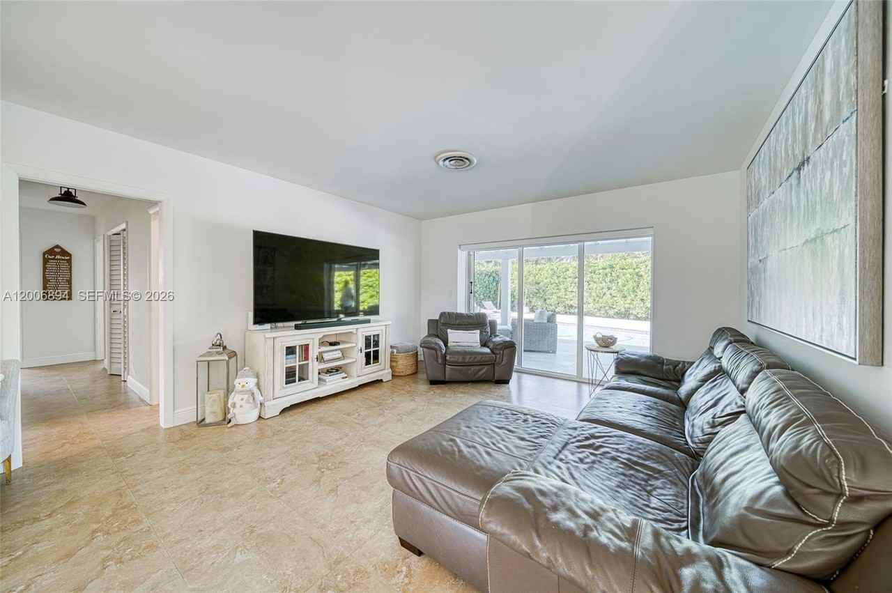 10600 Sw 80th Ct - Photo 3 of 50