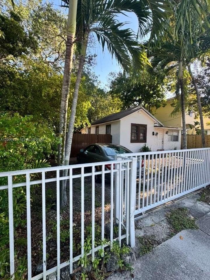 18 Nw 57th St - Photo 2 of 13