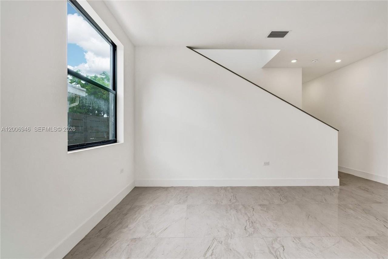 2887 Sw 33rd Ave #2887 - Photo 7 of 50