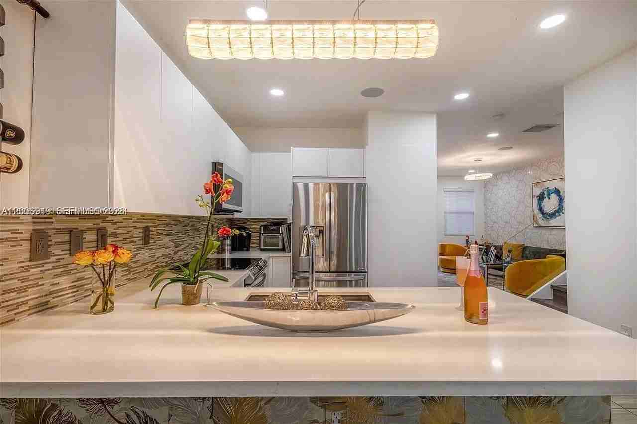 8805 Nw 103rd Pl #1 - Photo 5 of 21