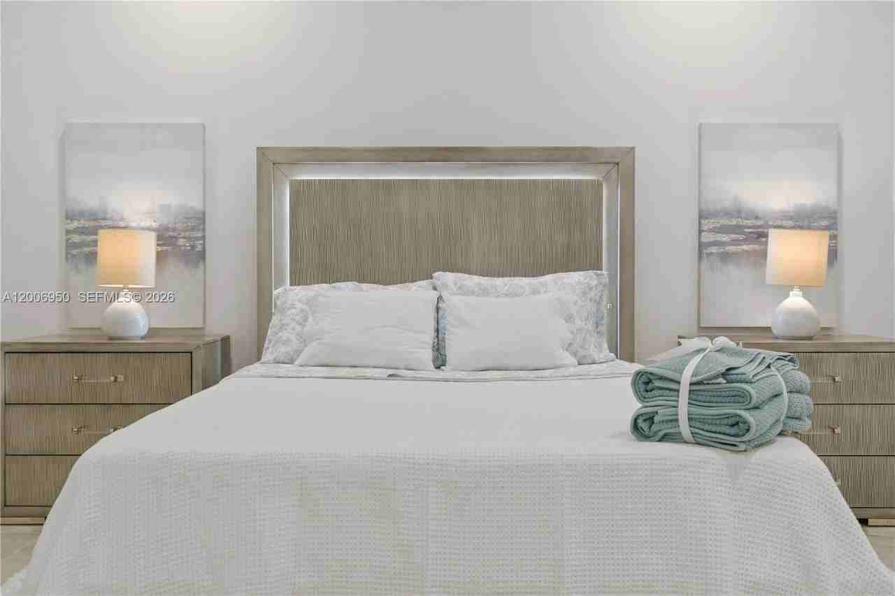 2889 Sw 33rd Ave #2889 - Photo 3 of 38