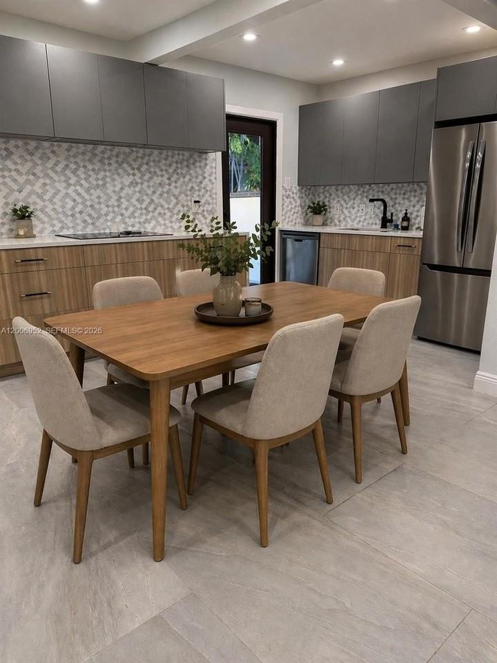 423 Nw 32nd Pl #A - Photo 3 of 10