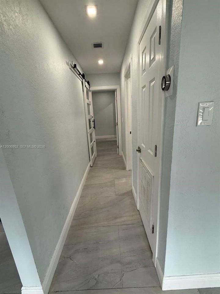 423 Nw 32nd Pl #A - Photo 4 of 10