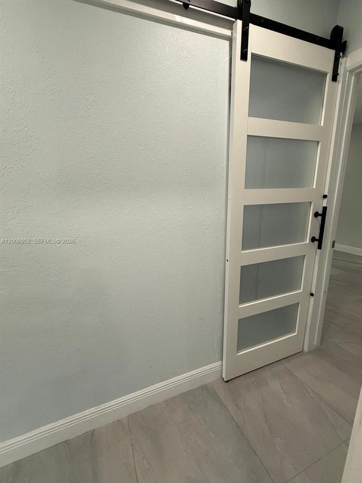 423 Nw 32nd Pl #A - Photo 6 of 10