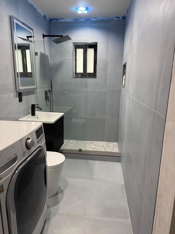 423 Nw 32nd Pl #A - Photo 7 of 10