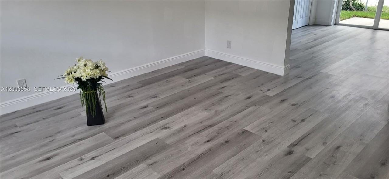 3421 Ne 5th Ave #A - Photo 4 of 9