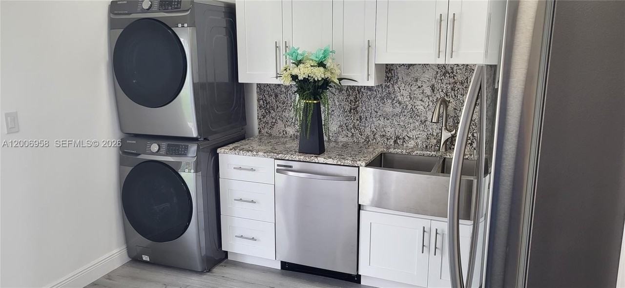 3421 Ne 5th Ave #A - Photo 5 of 9