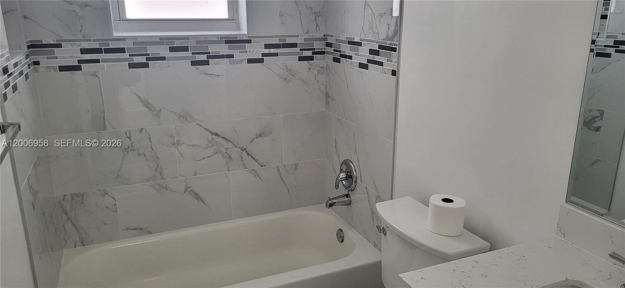 3421 Ne 5th Ave #A - Photo 6 of 9