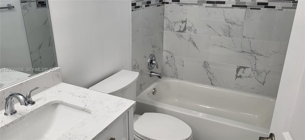 3421 Ne 5th Ave #A - Photo 7 of 9