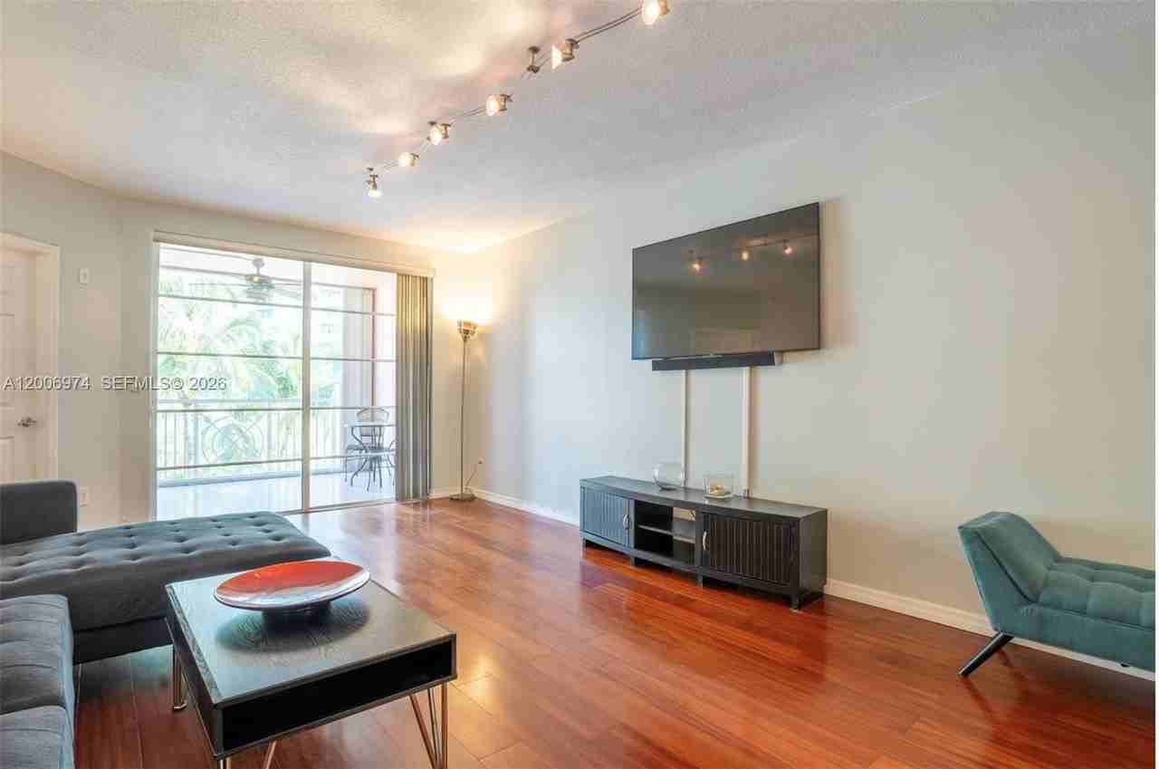 151 Michigan Ave #533 - Photo 3 of 38