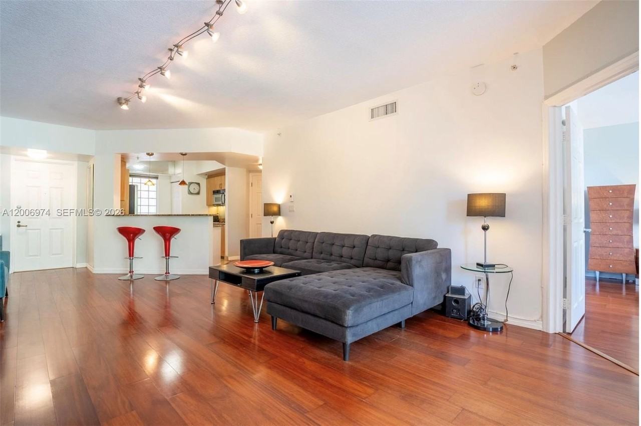 151 Michigan Ave #533 - Photo 4 of 38