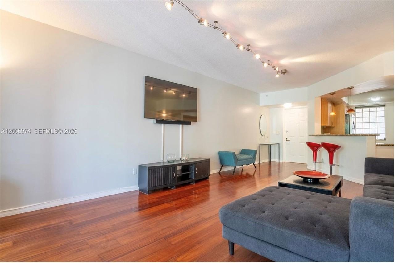 151 Michigan Ave #533 - Photo 5 of 38