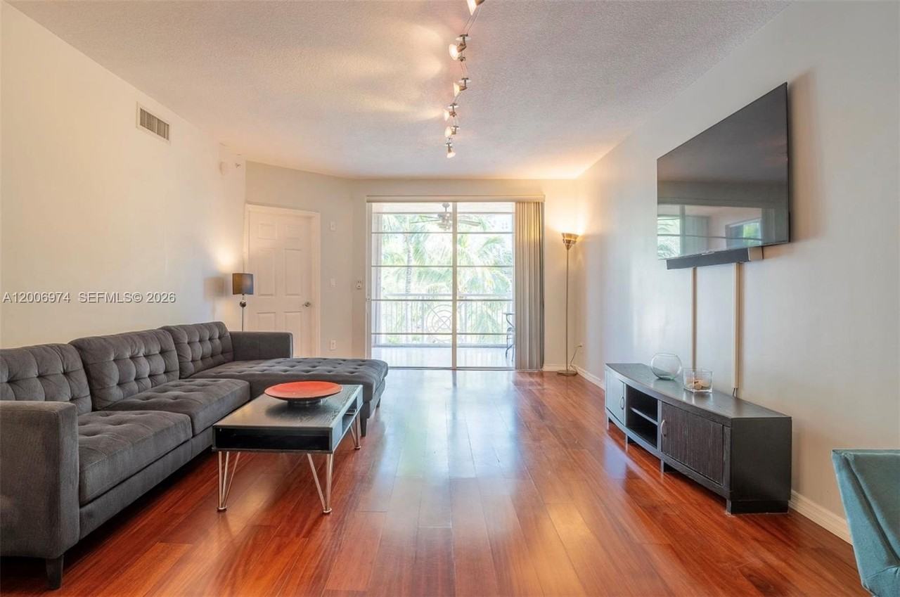 151 Michigan Ave #533 - Photo 7 of 38