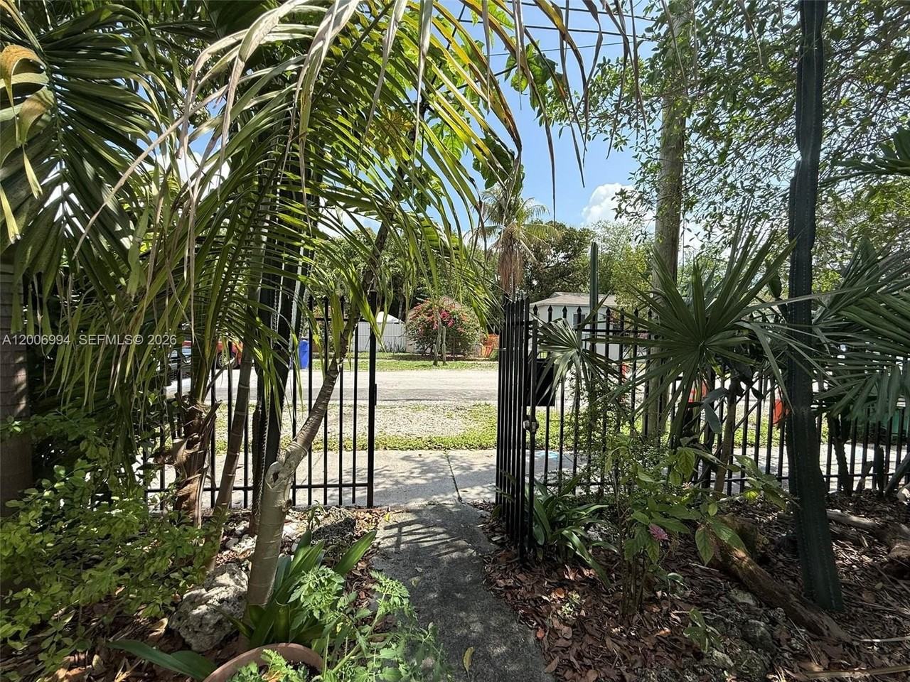 294 Ne 57th St #1 - Photo 6 of 16