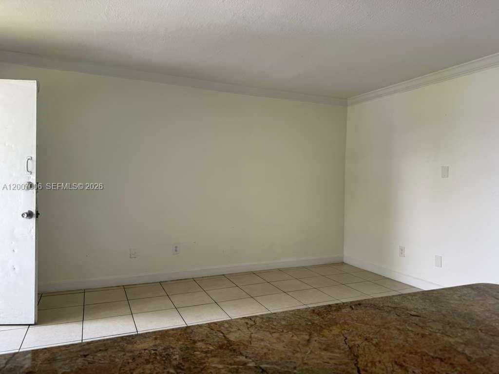 890 Nw 45th Ave #25 - Photo 3 of 8