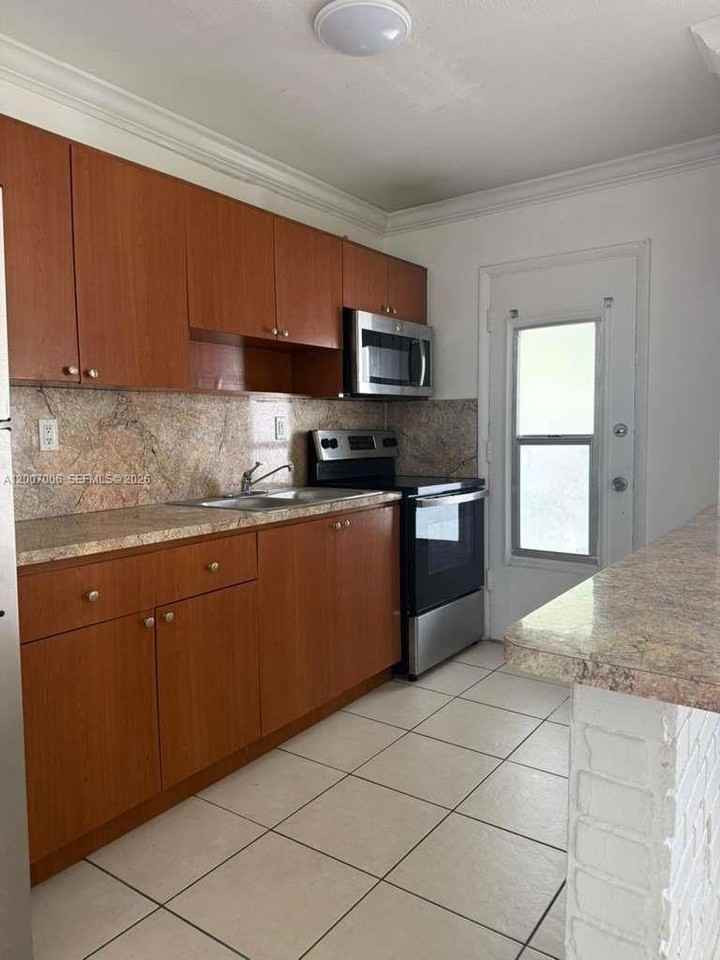 890 Nw 45th Ave #25 - Photo 4 of 8