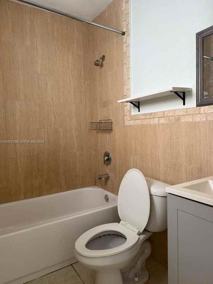 890 Nw 45th Ave #25 - Photo 5 of 8