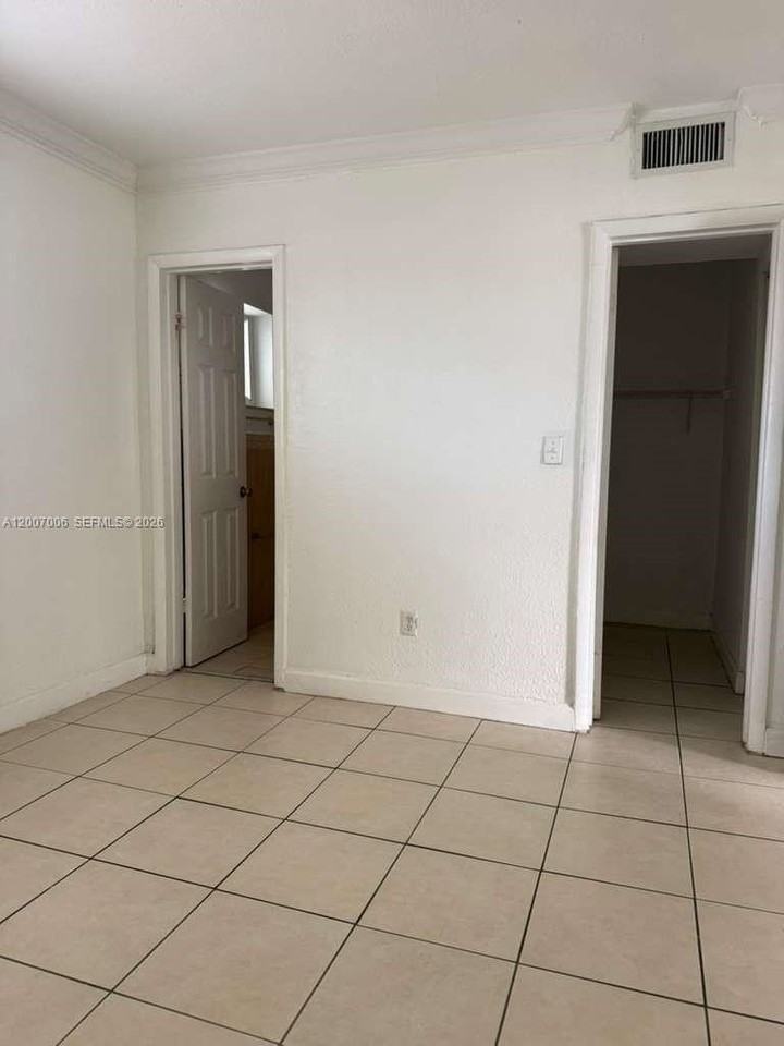 890 Nw 45th Ave #25 - Photo 6 of 8