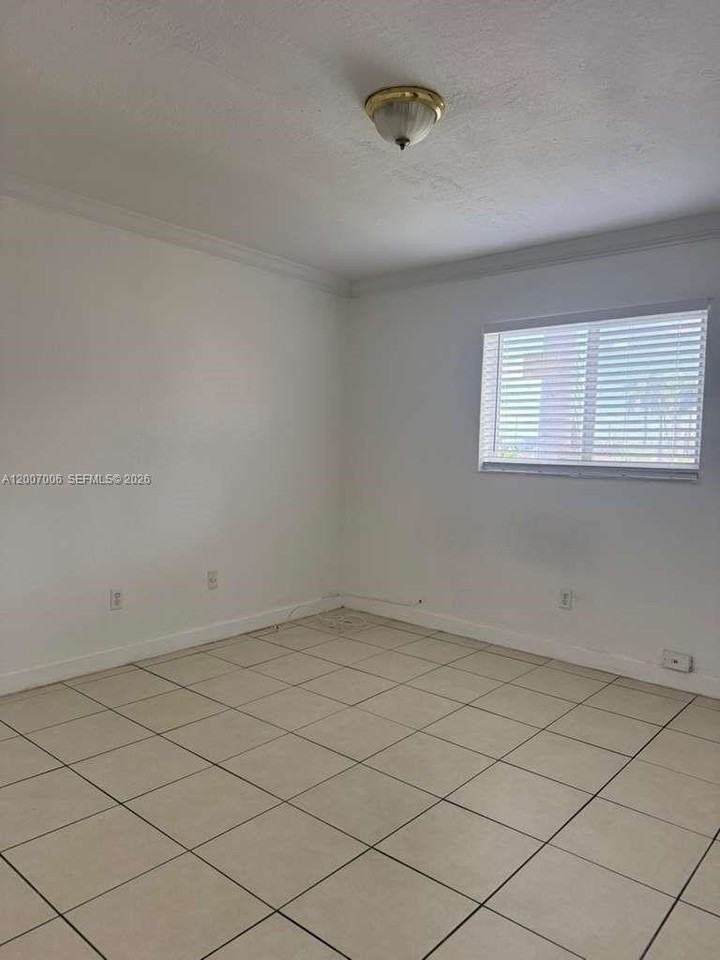890 Nw 45th Ave #25 - Photo 7 of 8