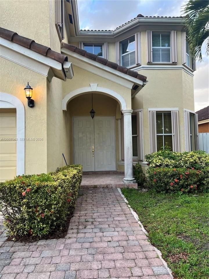 16475 Sw 84th Ln #1 - Photo 2 of 25