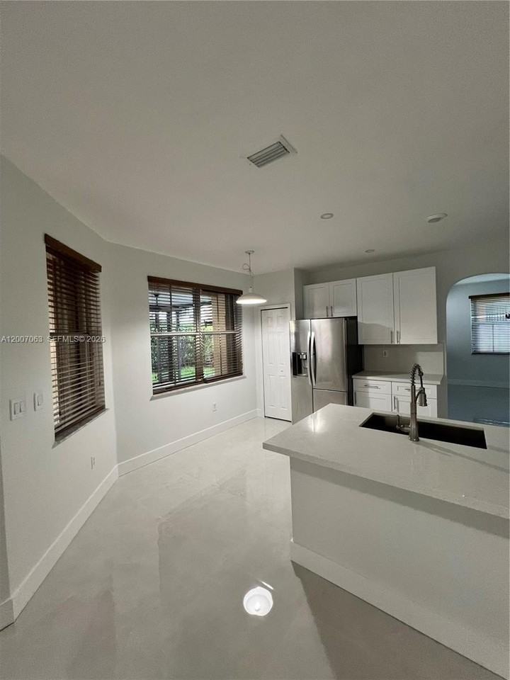 16475 Sw 84th Ln #1 - Photo 6 of 25