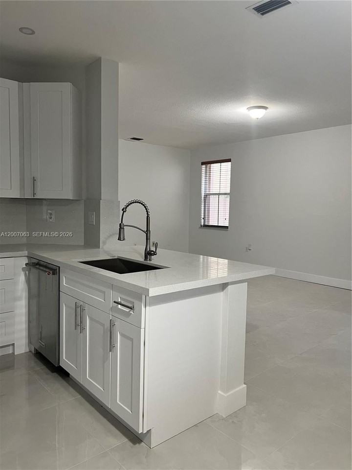 16475 Sw 84th Ln #1 - Photo 7 of 25