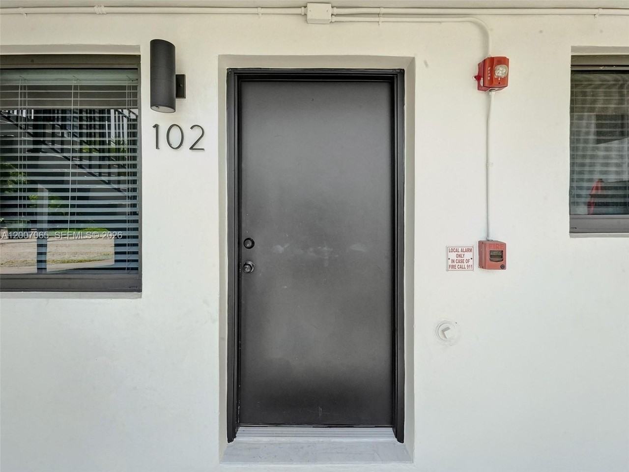 114 Se 8th St #102 - Photo 7 of 25