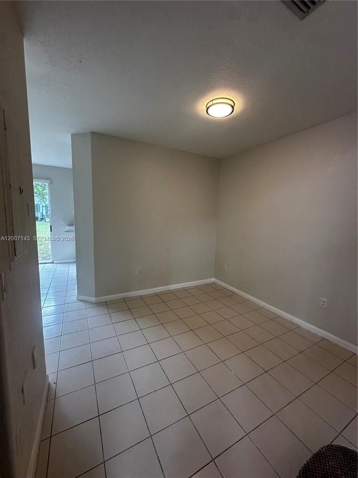2912 Se 15th Rd #56 - Photo 2 of 32